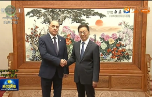 ཧན་ཀྲིན་གྱིས་ཧྲང་ཧའེ་མཉམ་ལས་རྩ་འཛུགས་ཁོངས་ཞུགས་རྒྱལ་ཁབ་ཀྱི་བདེ་འཇགས་ཚོགས་འདུའི་དྲུང་ཡིག་གི་ཚོགས་འདུ་ཐེངས་ཉི་ཤུ་པའི་ཕྱི་ཕྱོགས་འཐུས་མི་ཚོགས་པའི་ཚོགས་གཙོ་ལ་ཐུན་མོང་མཇལ་འཕྲད་གནང་།