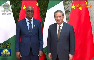 ལི་ཆང་གིས་ནི་ཀྲེ་རི་ཡའི་གྲོས་ཁང་ཞོལ་མའི་གྲོས་གཙོ་ལ་མཇལ་འཕྲད་གནང་།