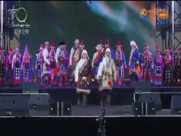 འཆམ་མཛེས་གུང་ཧོའི་མི་རིགས་རྒྱན་གོས་འཁྲབ་སྟོན།