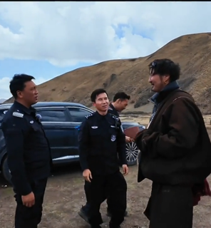 བརྐུས་ལ་ཤོར་བའིི་རྒྱུག་རྟ་བྱ་ནག