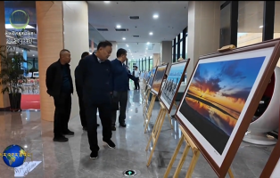 མཚོ་སྔོན་པོའི་སྐྱེ་ཁམས་པར་ལེན་འགྲན་བསྡུར་ཆེན་མོ་སྐབས་དྲུག་པའི་བྱ་དགའ་སྟེར་བ་དང་སྐྱེ་ཁམས་པར་ལེན་འགྲེམས་སྟོན་འགོ་བརྩམས།